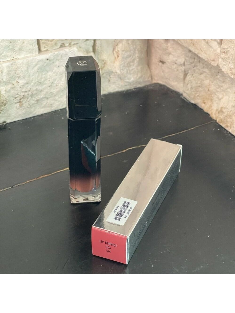 IL MAKIAGE Hi Shine Lip Service Lip Gloss PDA Shade 7ml/.23 fl oz Shine NEW - Picture 3 of 3
